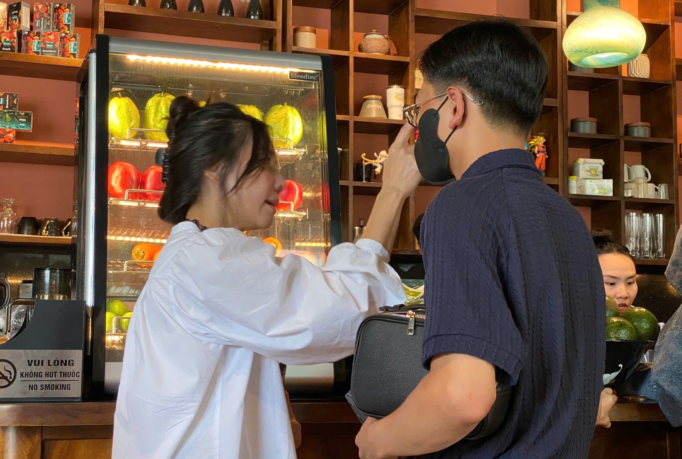 Toi tan noi xin loi, thanh nien 'ra lenh danh nguoi' bi tu choi tiep hinh anh