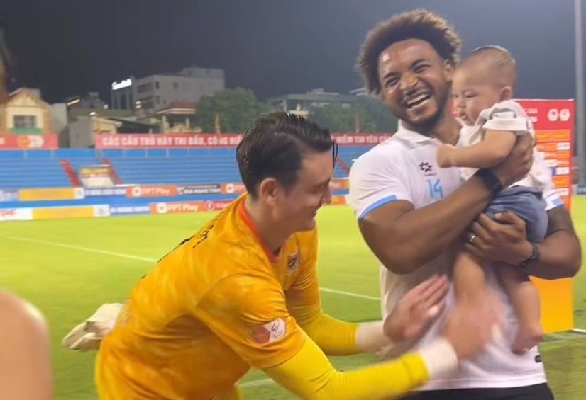 Phan ung cua Xuan Son khi duoc Dang Van Lam 'xin via' cho con trai hinh anh