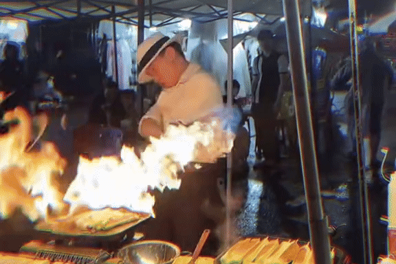 Danh tính 'tổng tài' bán phô mai nướng gây sốt ở chợ đêm Đà Lạt