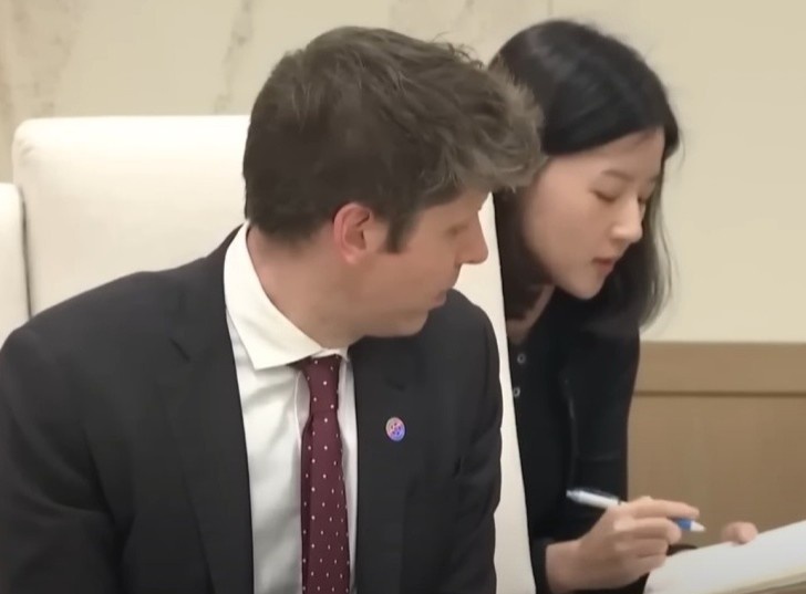 Clip nu phien dich vien khien 'cha de ChatGPT' tram tro viral khap MXH hinh anh