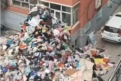 Con re thue 12 chuyen xe tai don 'nui rac' nguoi me 70 tuoi tich tru hinh anh