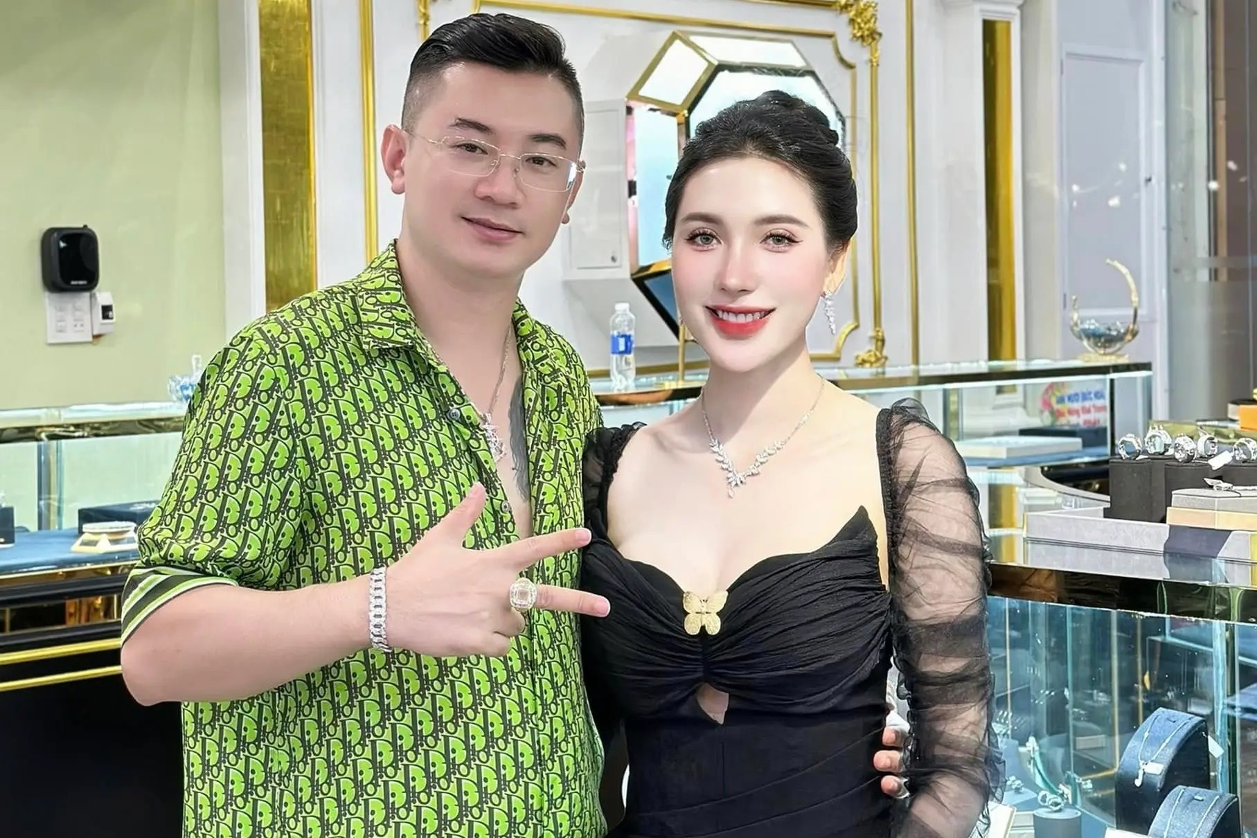 Vo chong Ngan Collagen lam giau ra sao? hinh anh