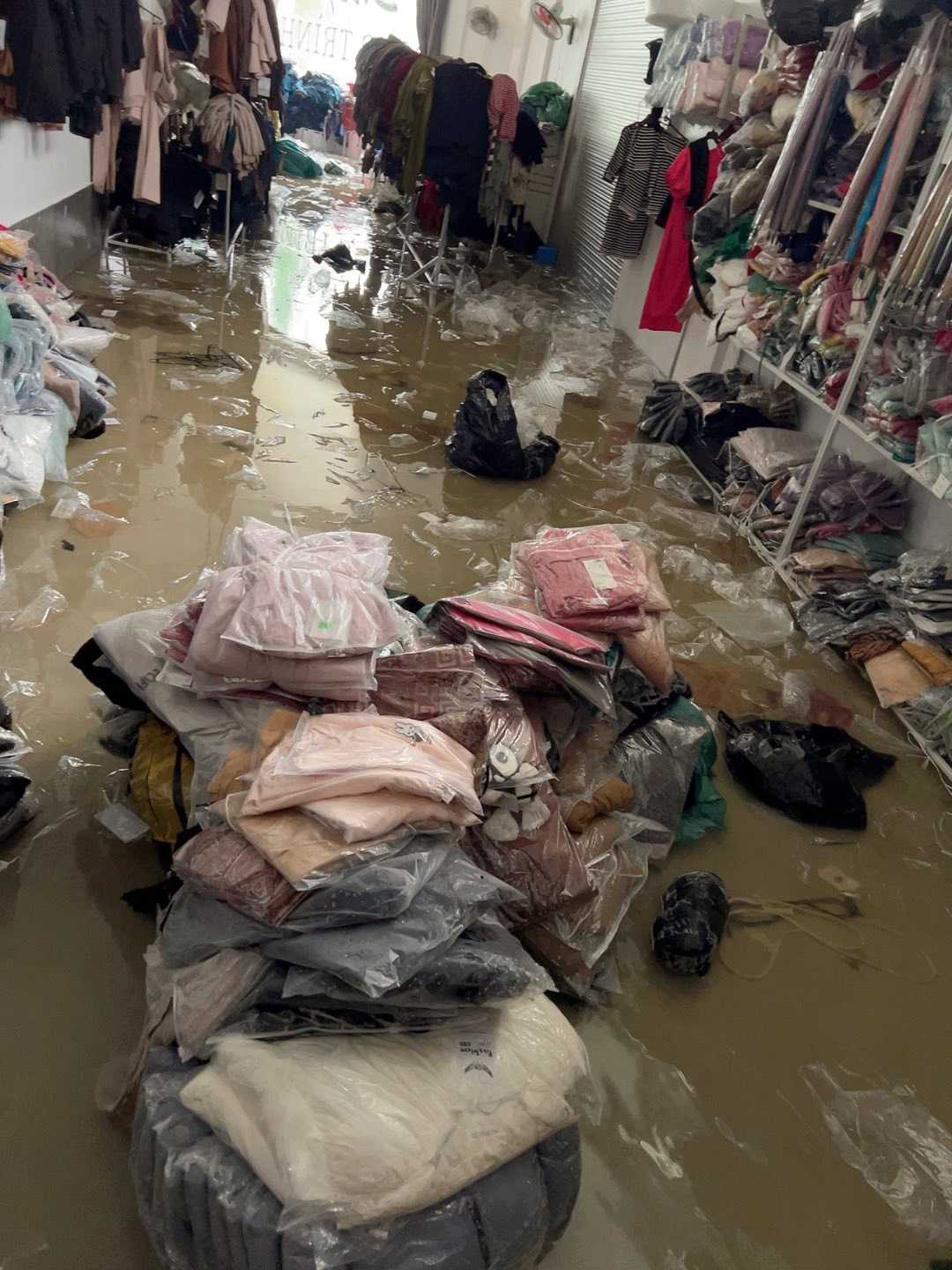 mưa lũ ở Huế ảnh 4 mua lu o Hue anh 4