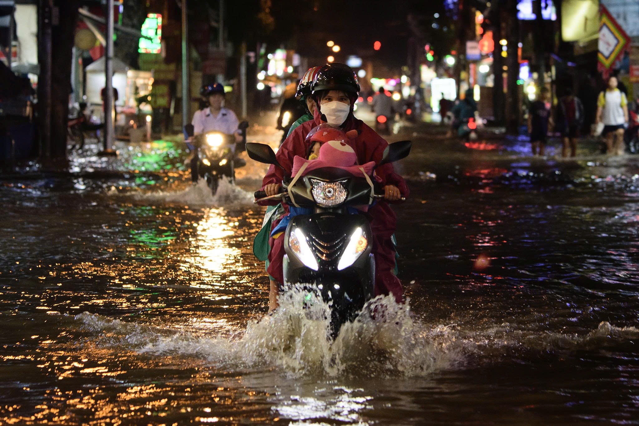 triều cường ở TP.HCM ảnh 12 trieu cuong o TP.HCM anh 12