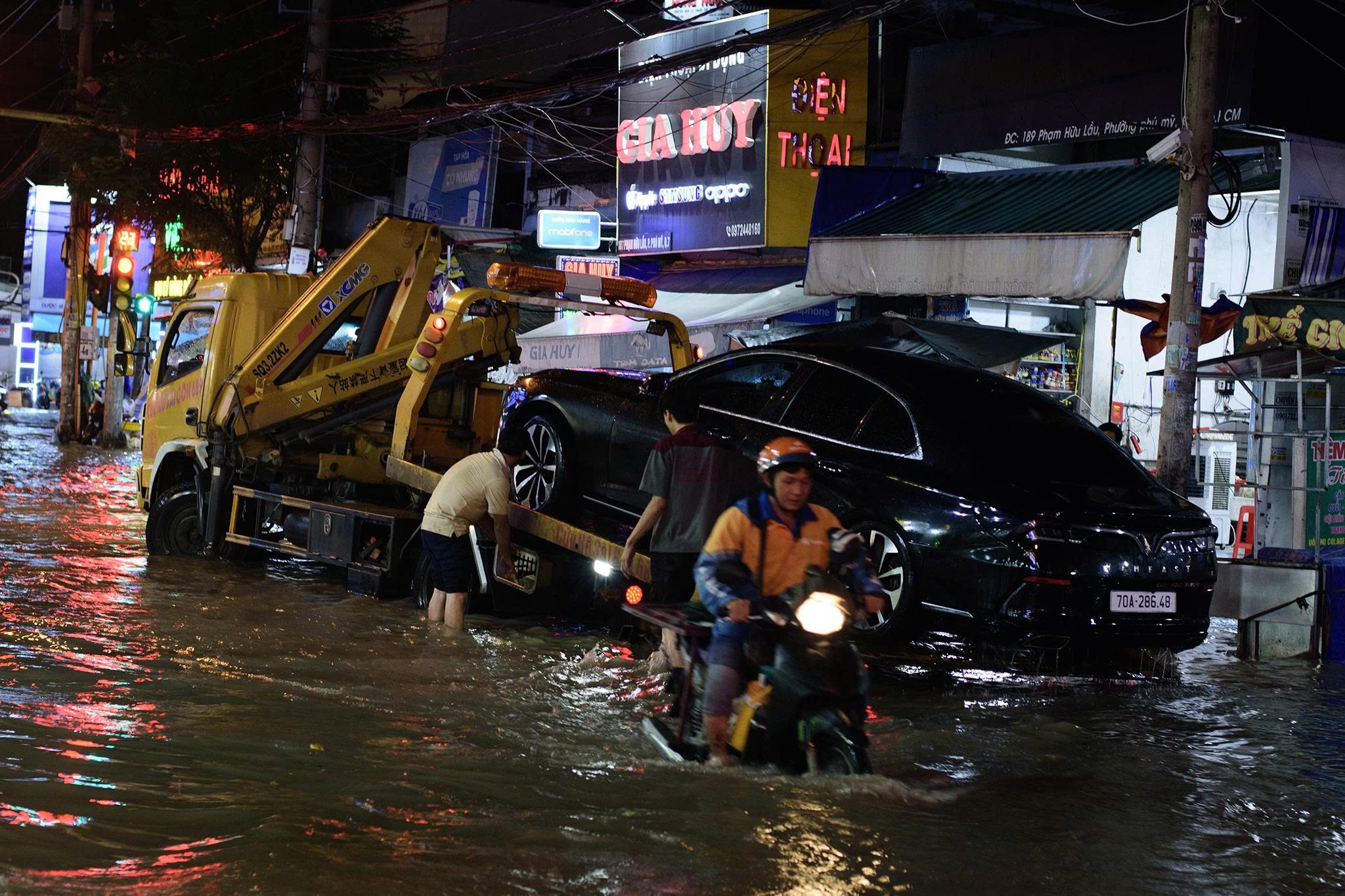 triều cường ở TP.HCM ảnh 6 trieu cuong o TP.HCM anh 6