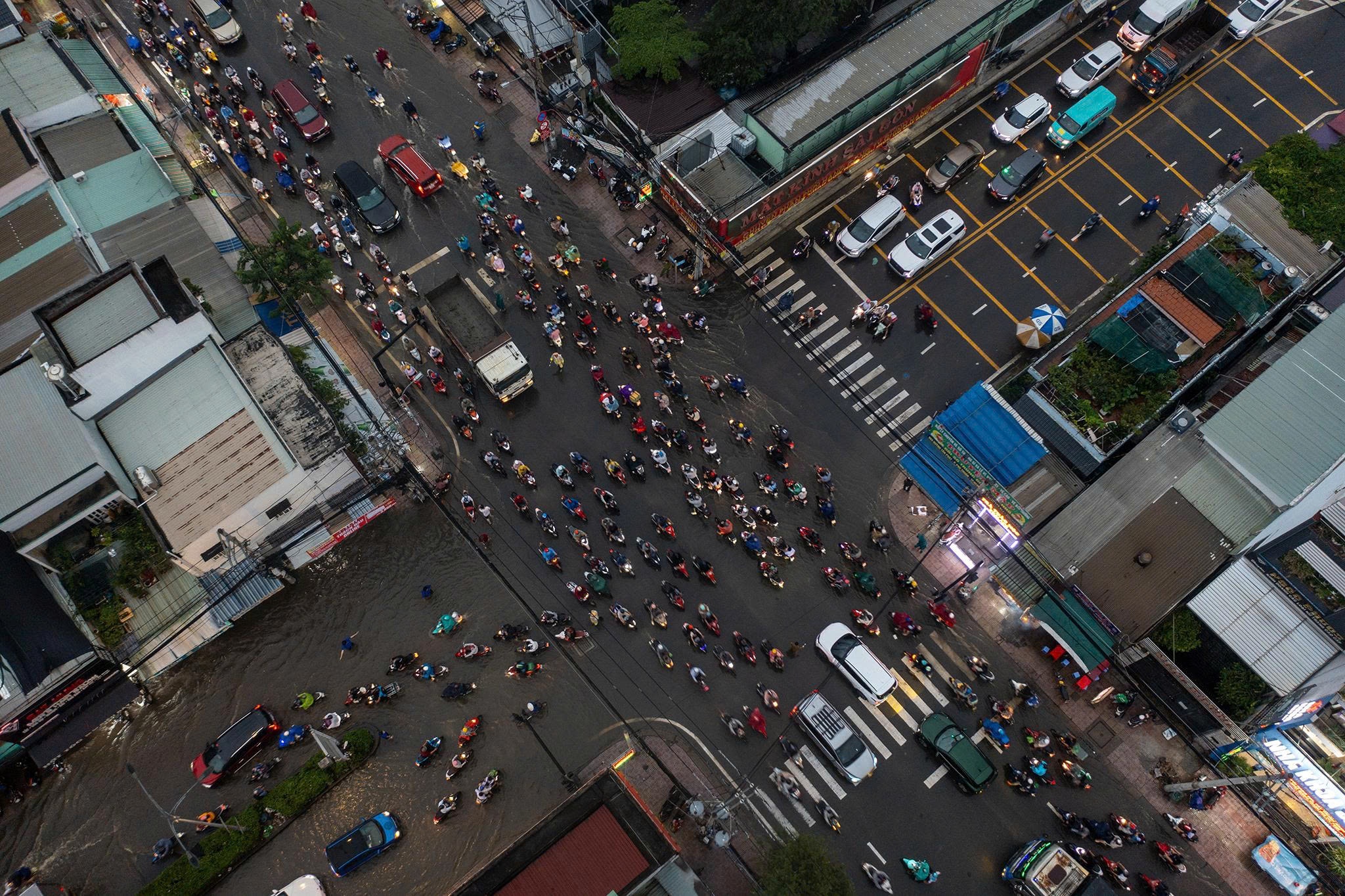 triều cường ở TP.HCM ảnh 2 trieu cuong o TP.HCM anh 2