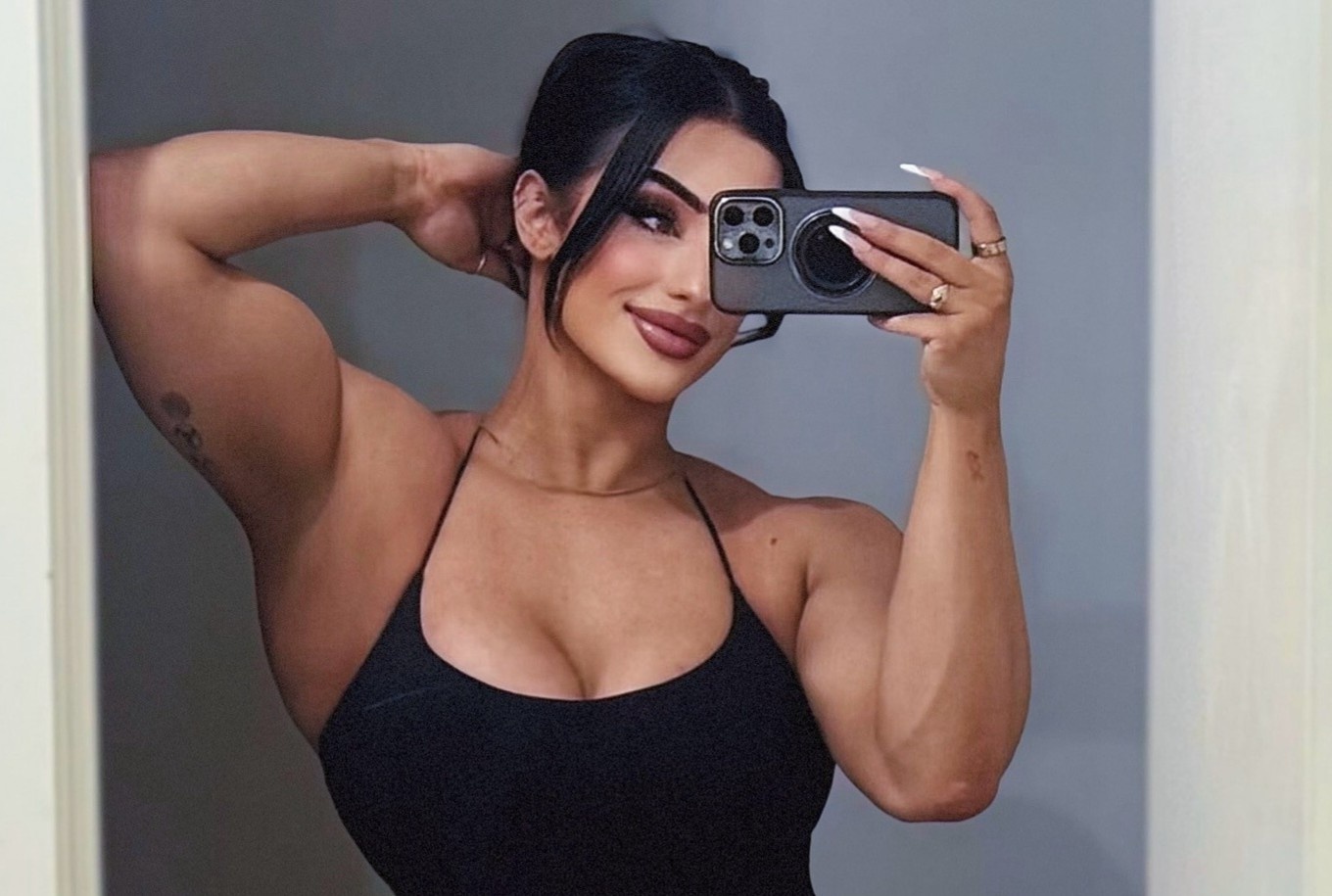 My nhan co bap Australia sau 15 nam tap gym hinh anh