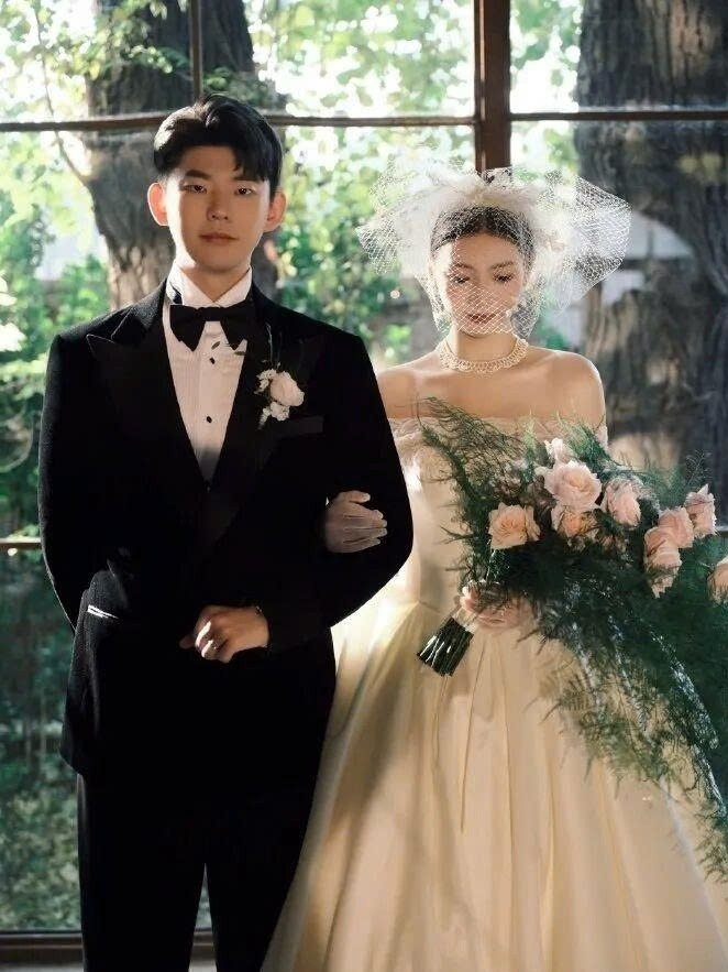 nu than cau long anh 8