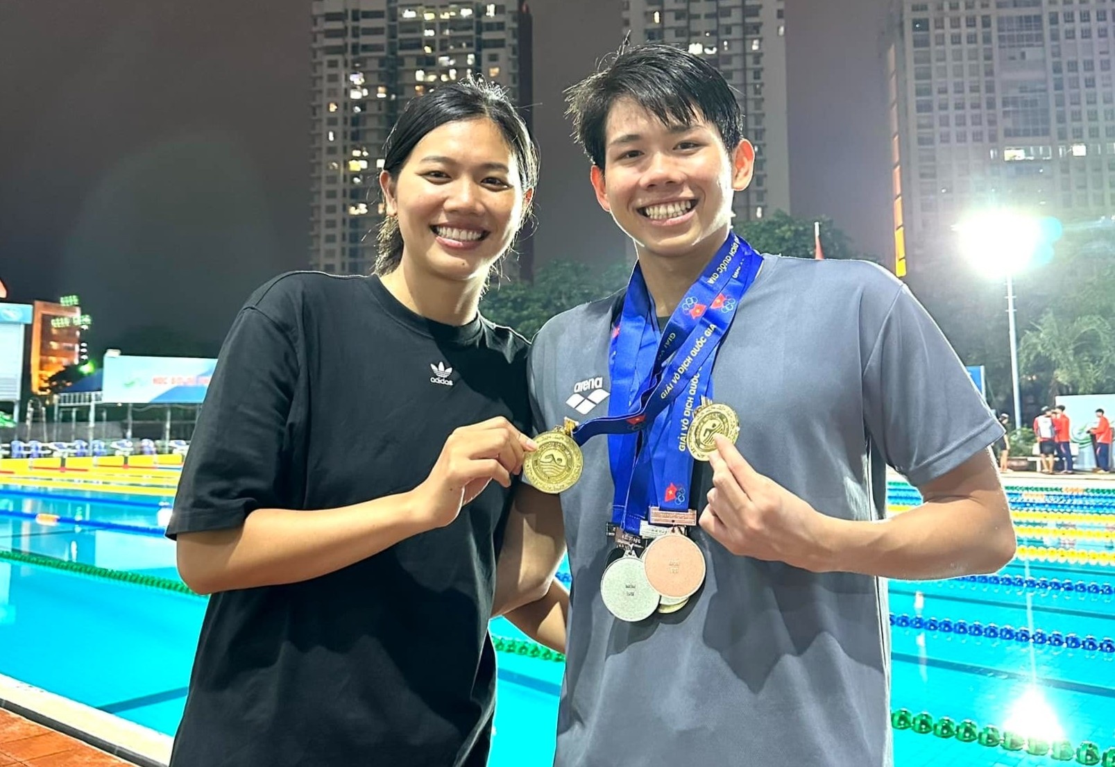 Em trai Anh Vien gay chu y hinh anh