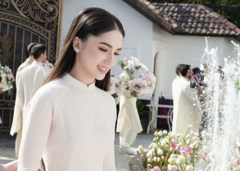 Cau ut nha ty phu Johnathan Hanh Nguyen hiem hoi khoe anh ban gai hinh anh