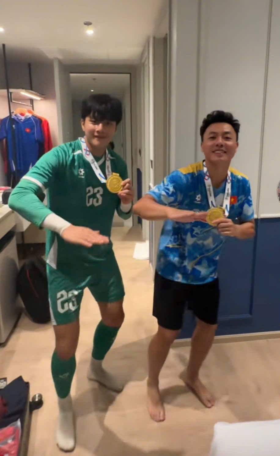 Trung Kien khoe HCV anh 3