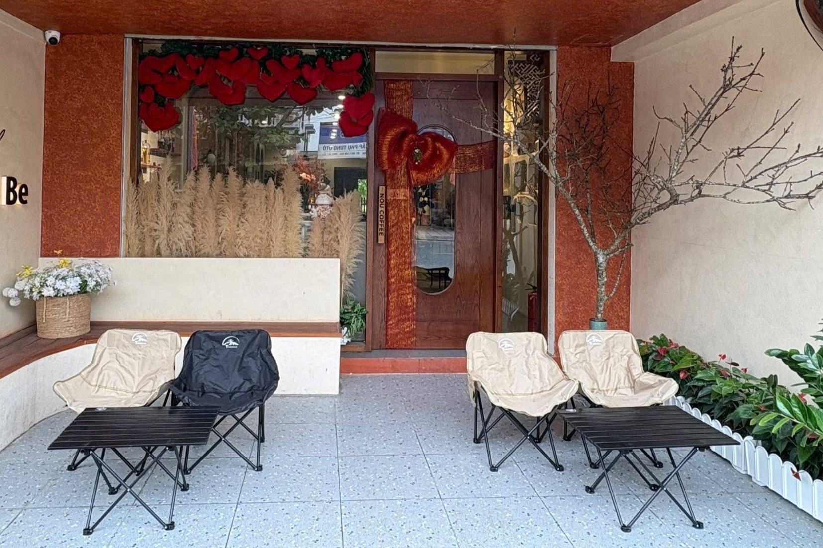 nhan vien dot via anh 1