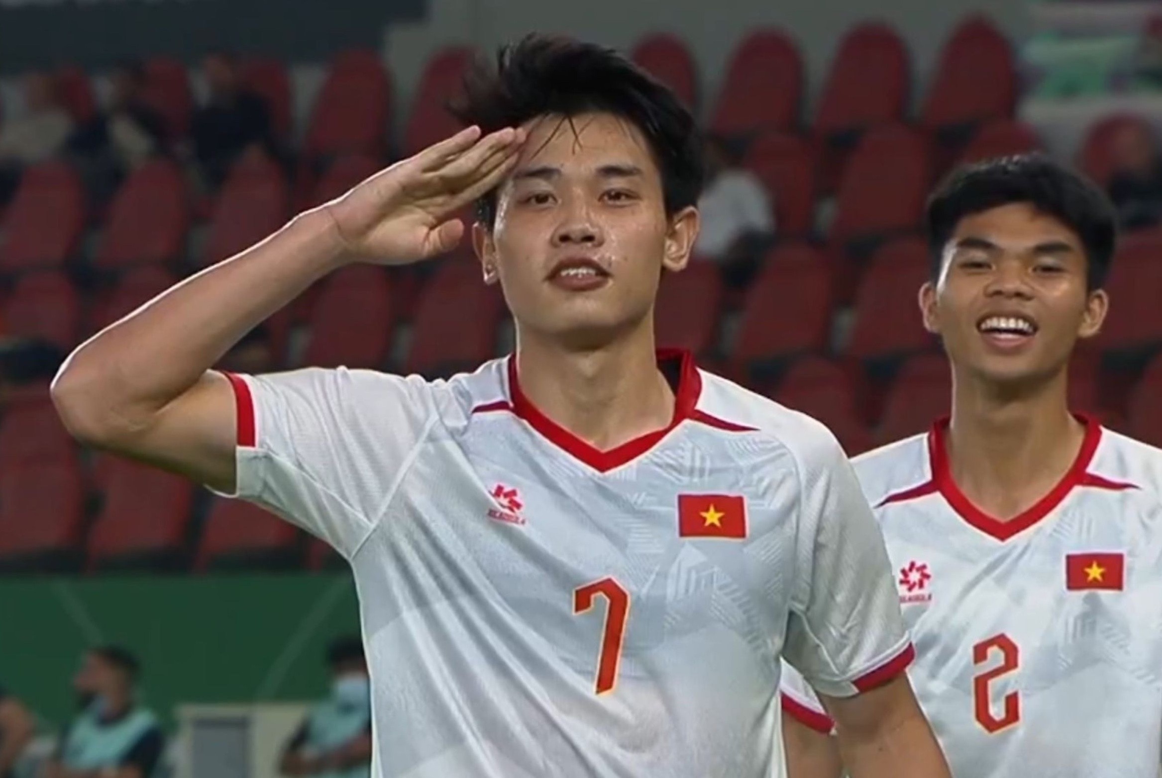 Phan ung cua Dinh Bac khi duoc AFC vinh danh hinh anh