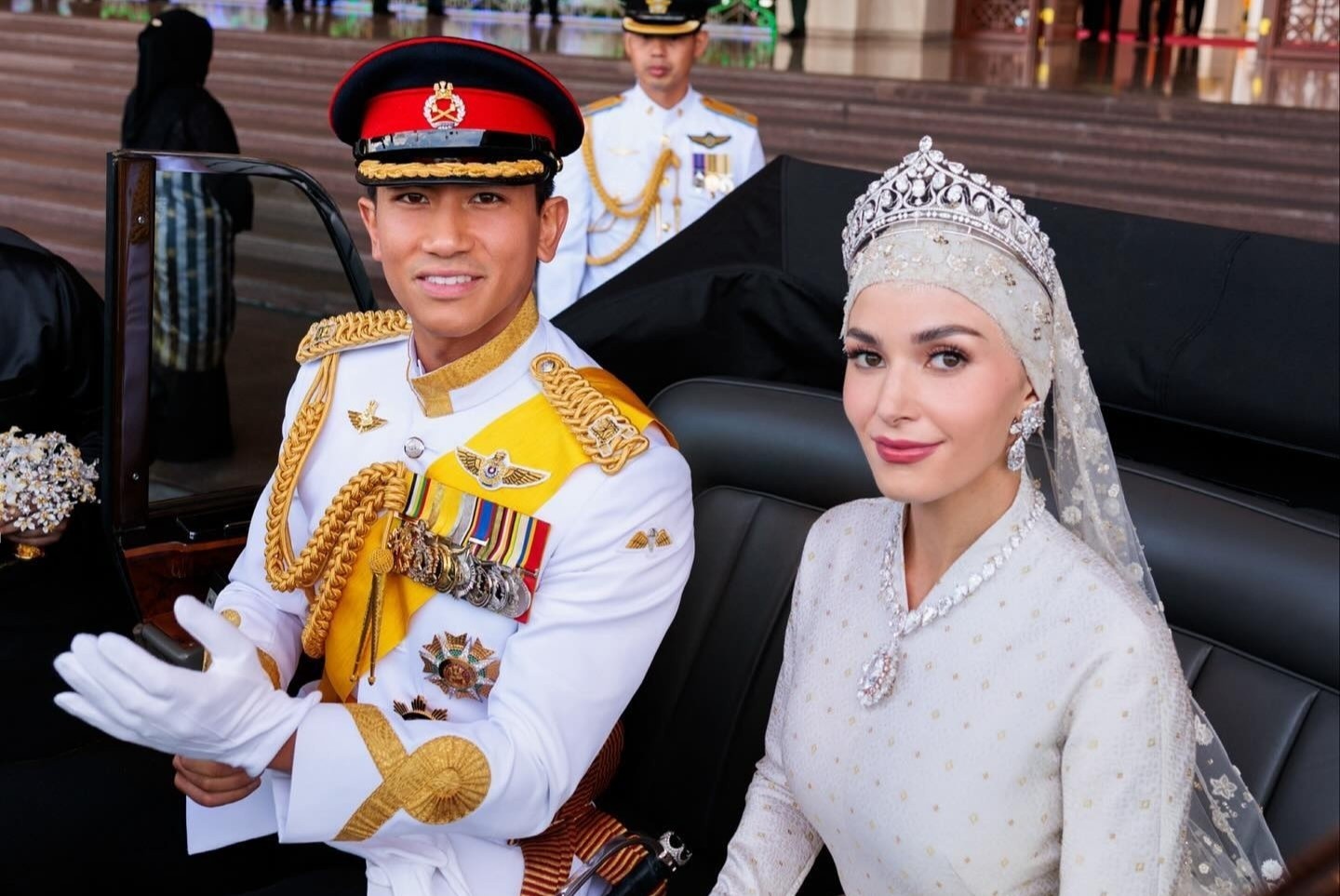 Hoang tu Brunei sau 2 nam cuoi hinh anh