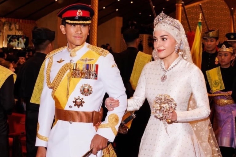 Hoang tu Brunei sau 2 nam cuoi hinh anh