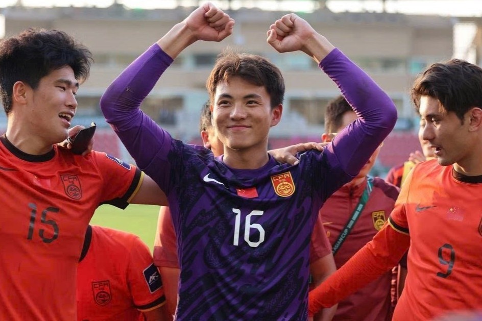 Dong doi da hong 11 m, thu mon U23 Trung Quoc noi mot cau 'cuu' ca doi hinh anh