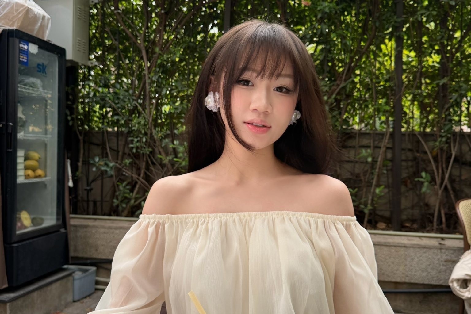 Ban gai Minh Phuc, vo Thanh Nhan chia buon cung U23 Viet Nam hinh anh