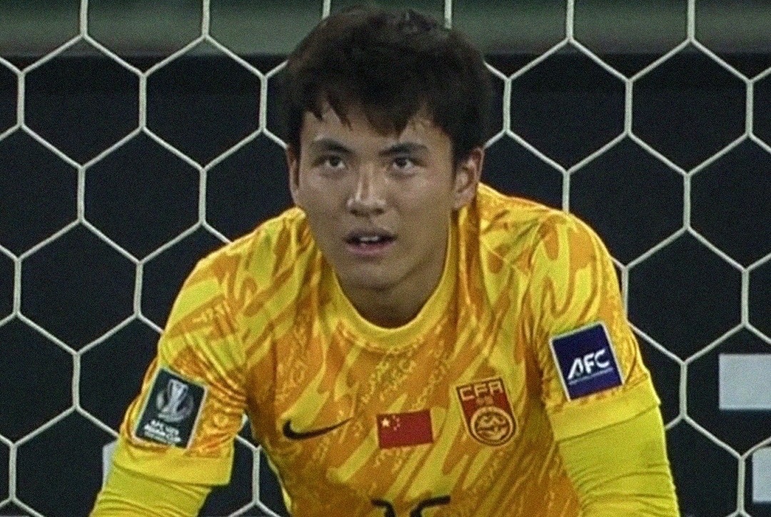 Anh mat bat luc cua Li Hao hinh anh