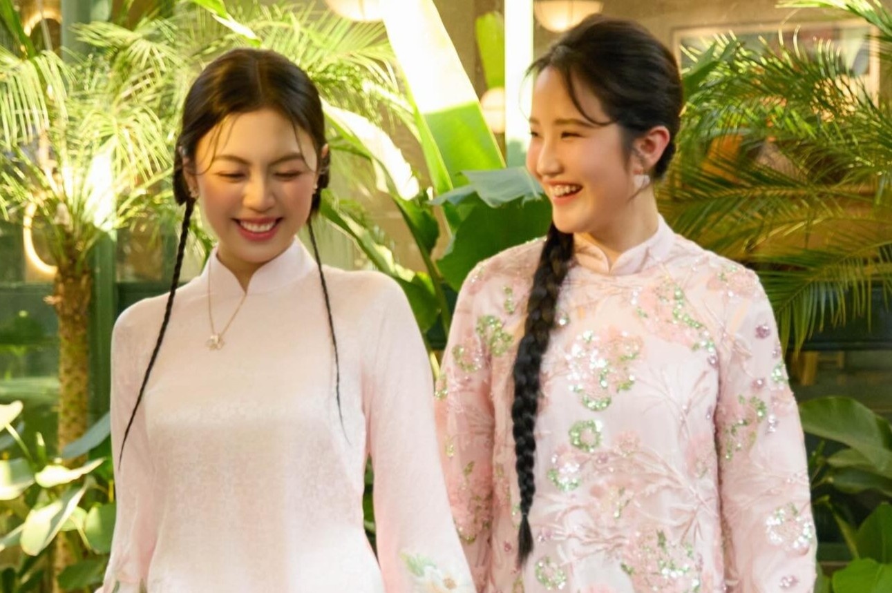 Chi em dau nha hao mon TP.HCM rang ro chup anh Tet hinh anh