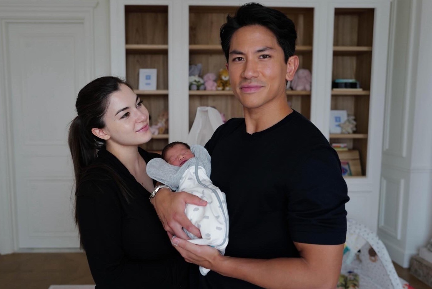 Hoang tu Brunei tiet lo ve con gai hinh anh