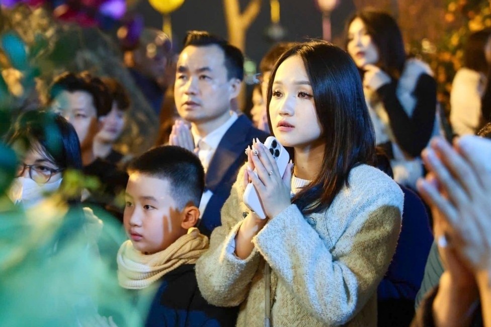 Nhung luu y quan trong khi di le chua, hai loc ngay dau nam hinh anh