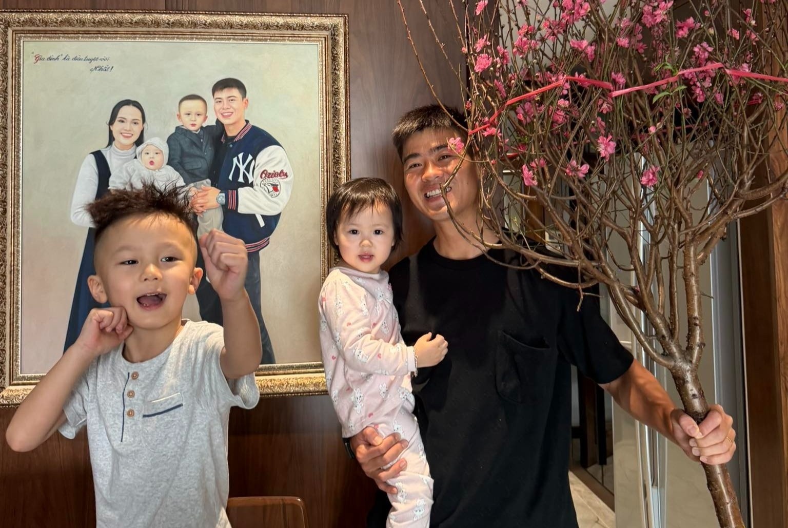 Ngam co ngoi bac ty cua Van Toan, Duy Manh trong anh don nam moi hinh anh