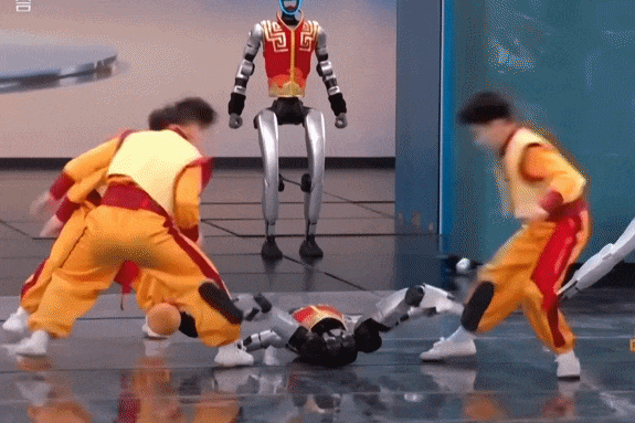 Cau hoi phia sau man robot mua vo o Trung Quoc hinh anh