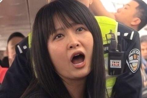 Cai ket cua 'ba co tui Gucci' gay nao loan may bay AirAsia hinh anh