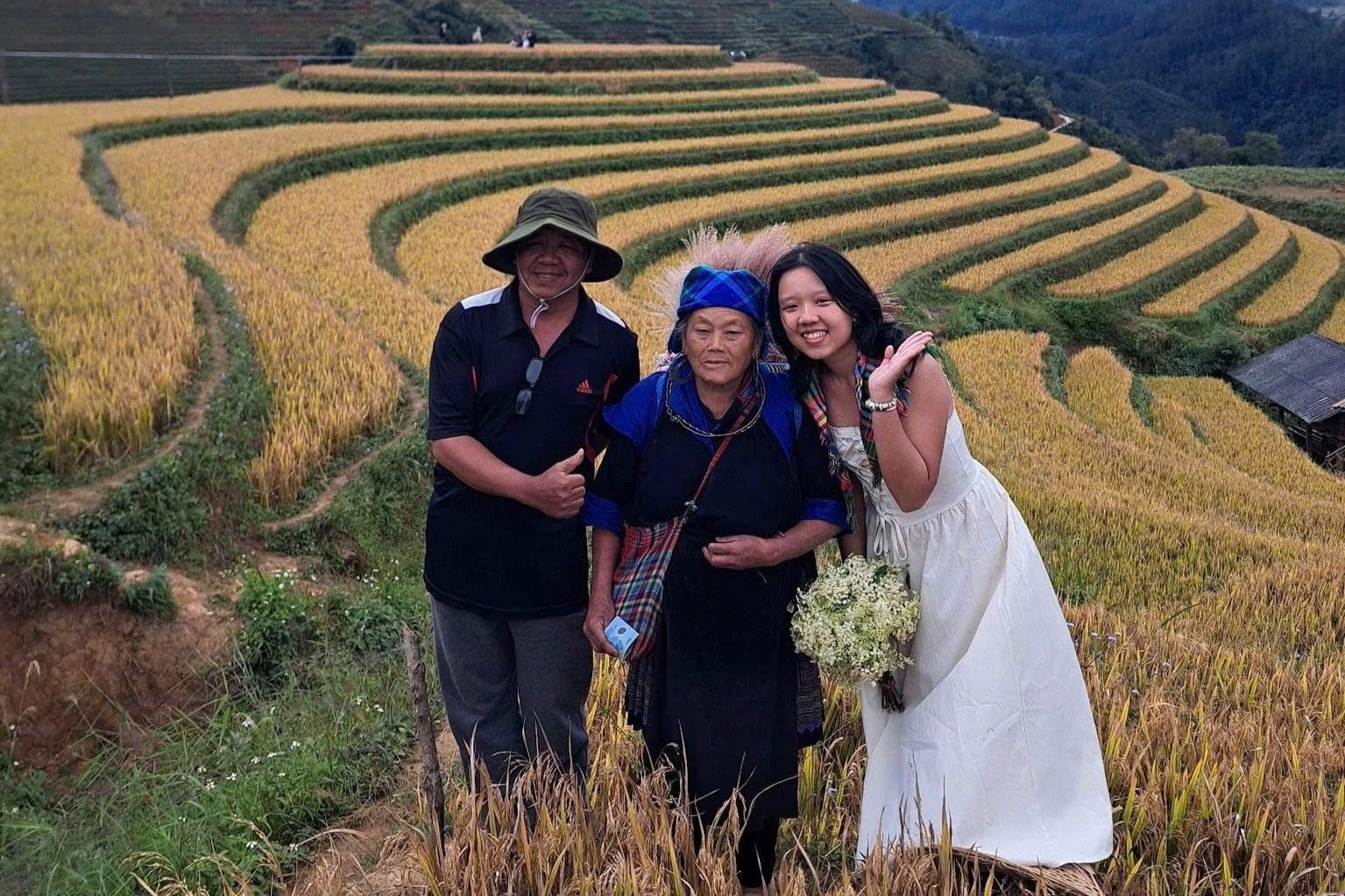 Co gai o TP.HCM bo viec, cung cha di phuot 6.800 km xuyen Viet, Lao hinh anh