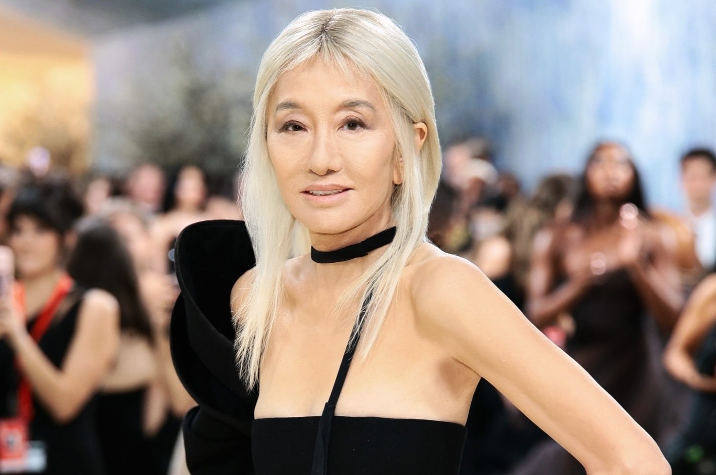 'Ba hoang vay cuoi' Vera Wang tao bao o tuoi U80 hinh anh