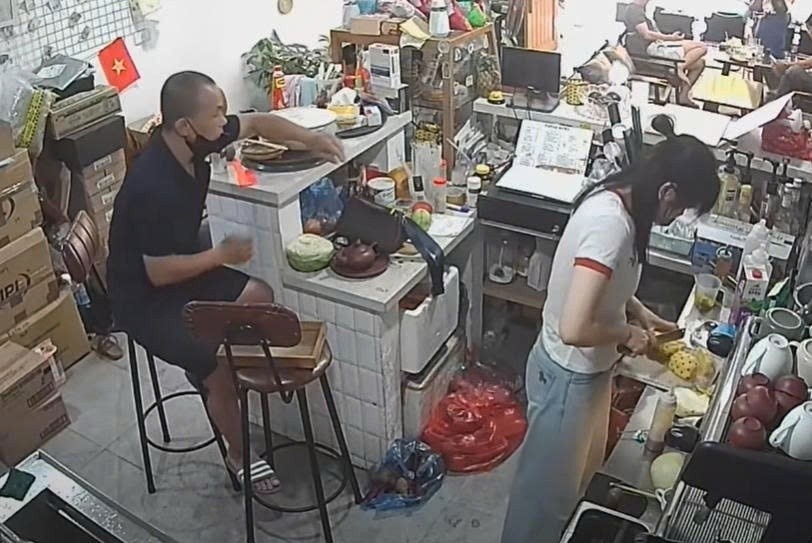 Nguoi dan ong trom 8 trieu dong o quan ca phe Ha Noi hinh anh
