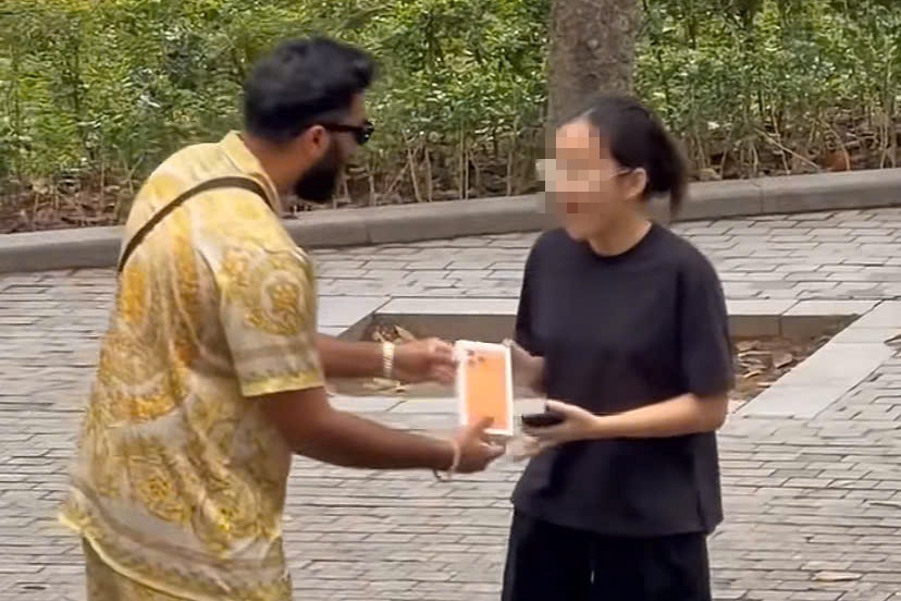 TikToker trieu fan bi to dan dung clip tang iPhone 17 cho co gai Viet hinh anh