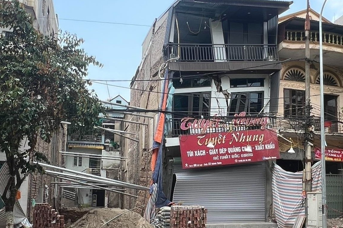 Shop thoi trang o Bac Ninh nghieng nut khi nha ben canh dao mong hinh anh