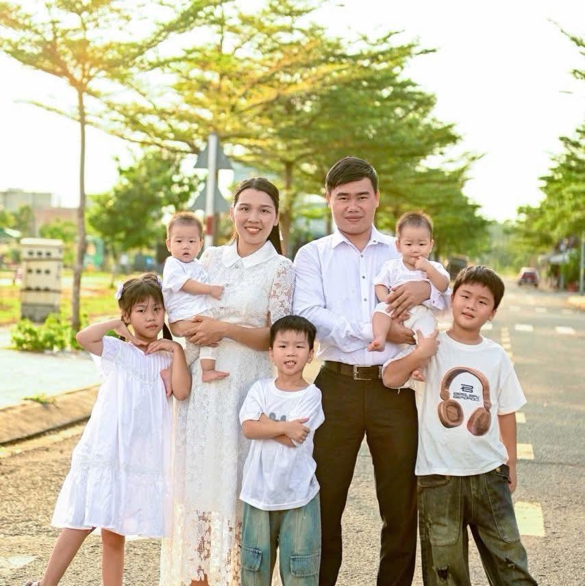 3 chi em anh 1