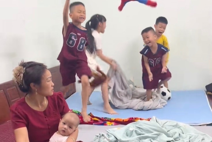 Ba that than nhin 'khoi nghi he' quay tung nha hinh anh