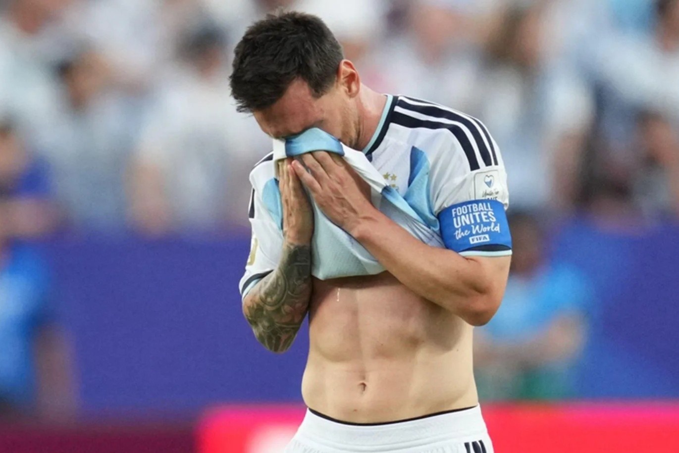Ly do Messi bat khoc hinh anh