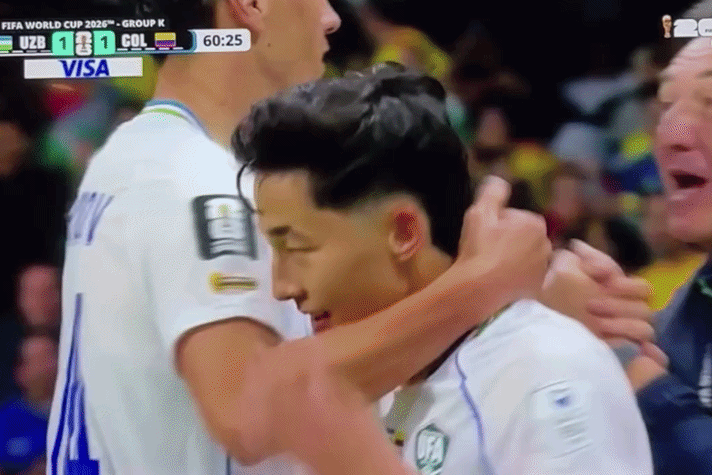 Nu hon gio 'nao loan' World Cup cua trai dep sinh nam 2003 hinh anh