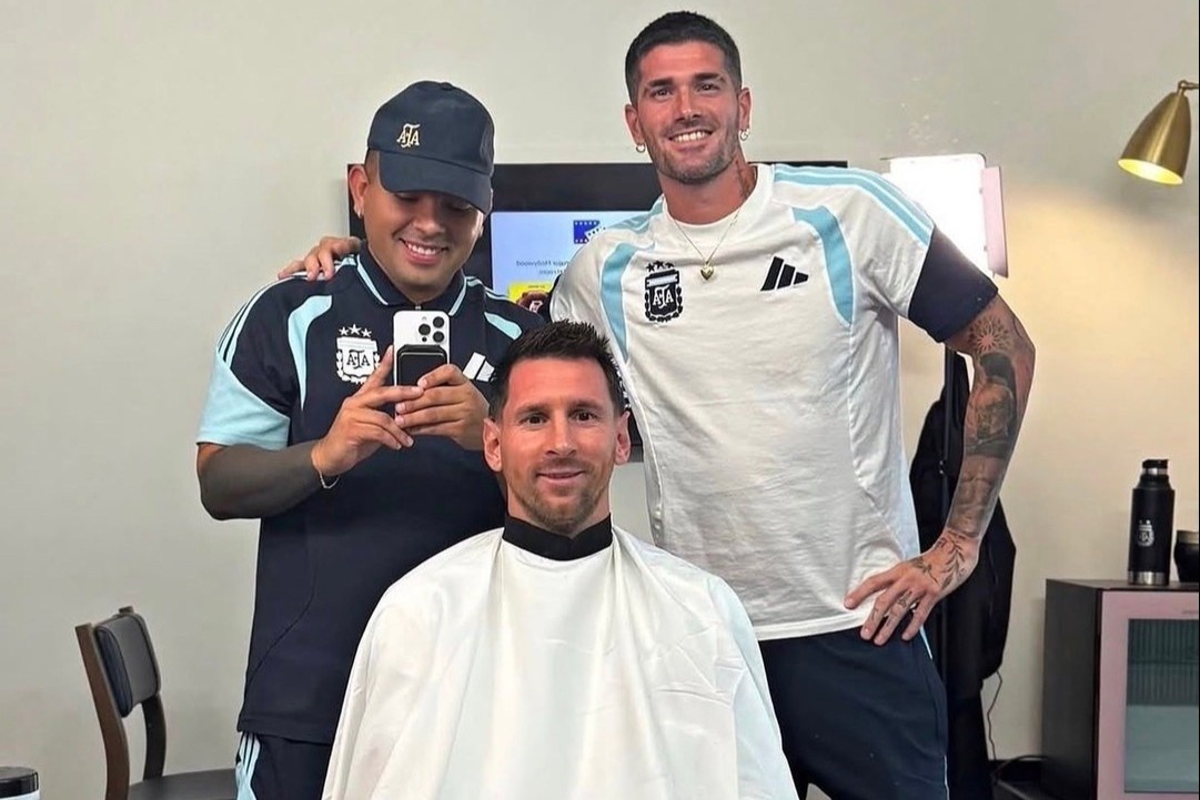 Buc anh Messi di cat toc gay bao mang hinh anh