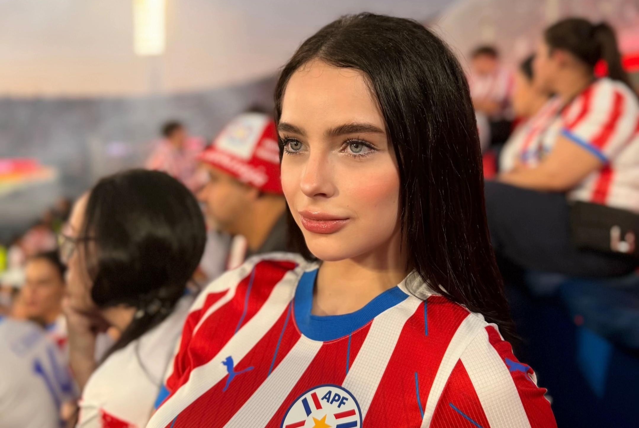 Nu co dong vien World Cup bi nham la AI vi 'qua xinh dep' hinh anh