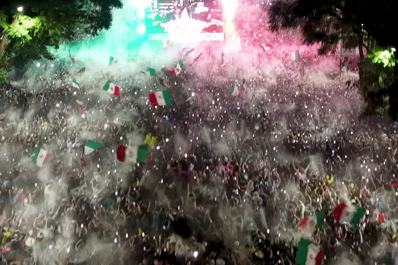 Choang ngop bien nguoi mung chien thang cua Mexico o World Cup hinh anh