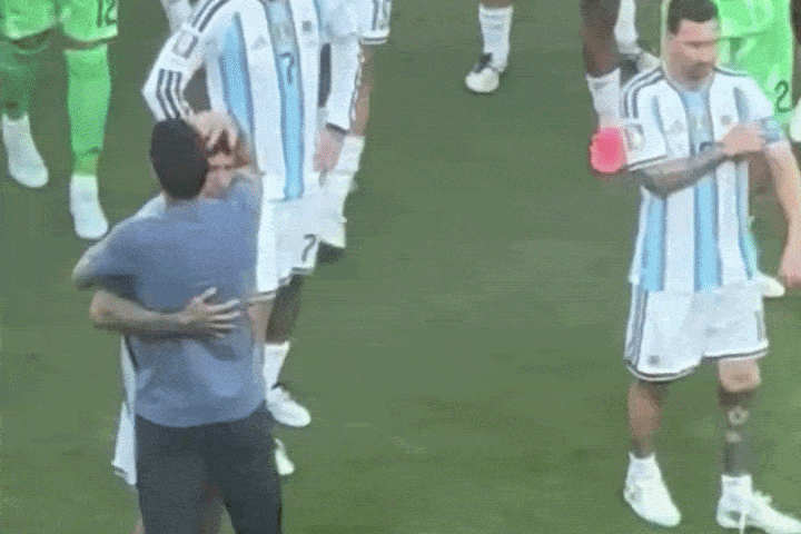 Enzo Fernandez né tránh Messi