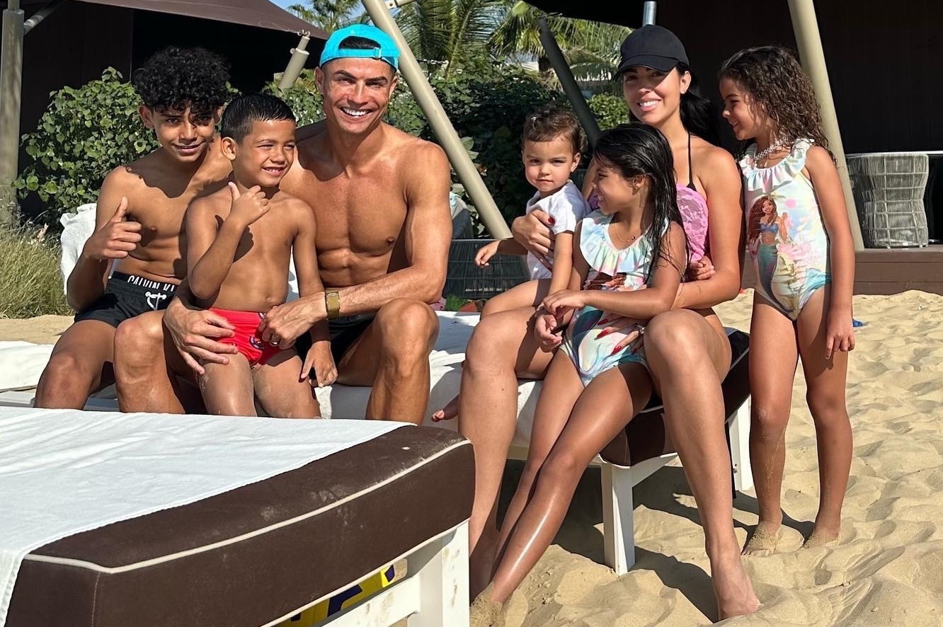 Cách Ronaldo tạo nên gia đình 'độc nhất vô nhị' làng bóng đá
