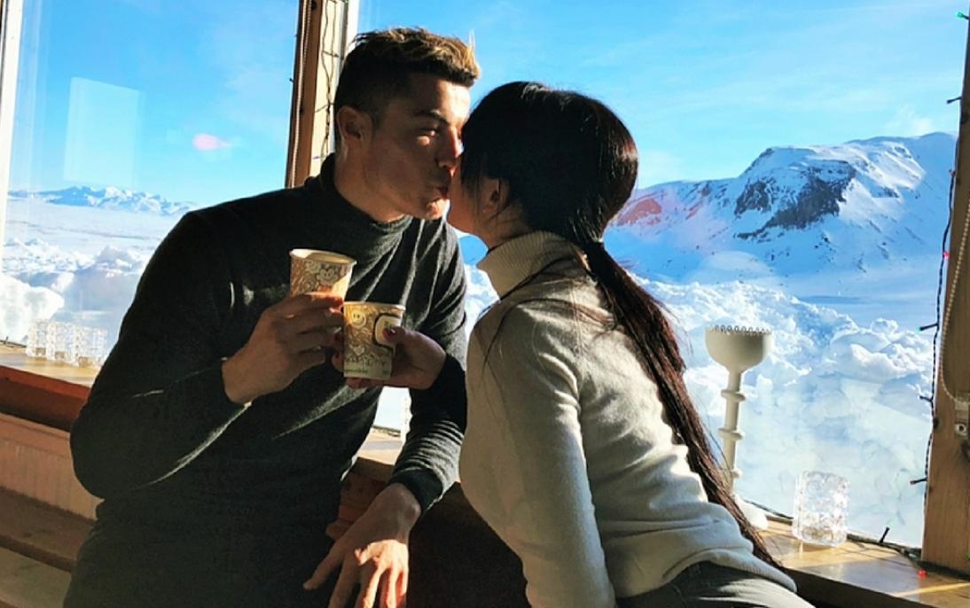 Nhung ky nghi sang chanh cua Ronaldo va ban gai hinh anh