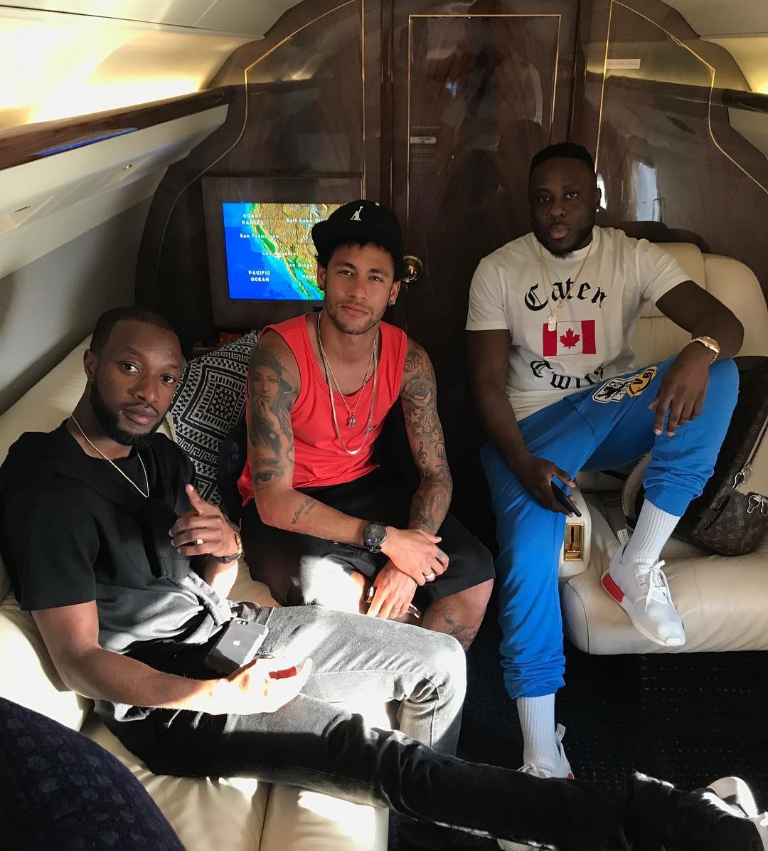 Neymar di du lich anh 12