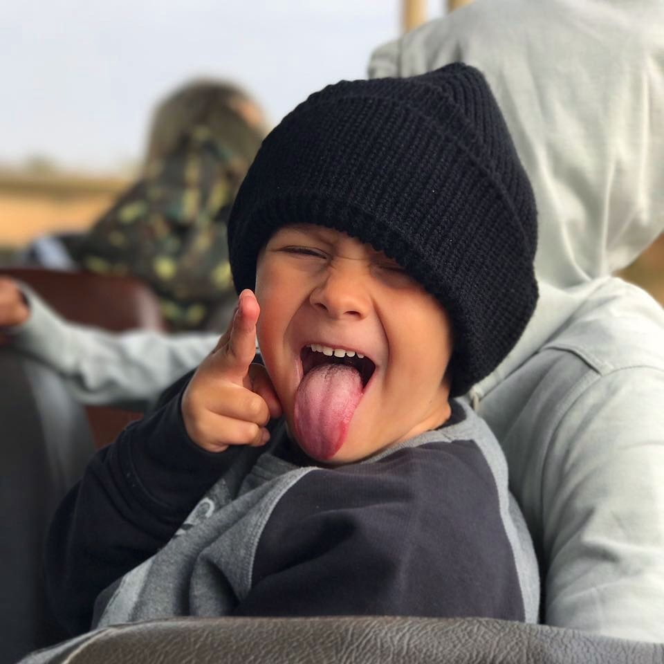 Neymar di du lich anh 20