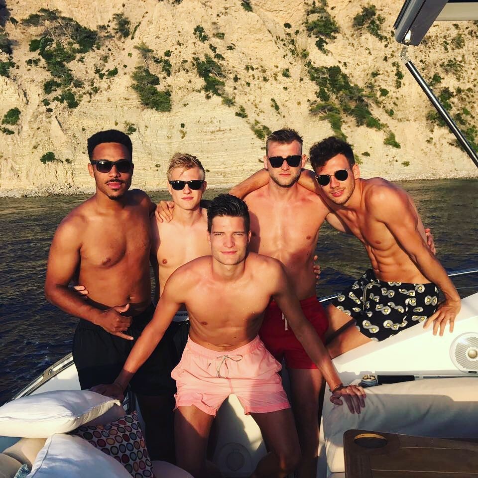 Chuyen du lich cua cac cau thu Duc anh 27