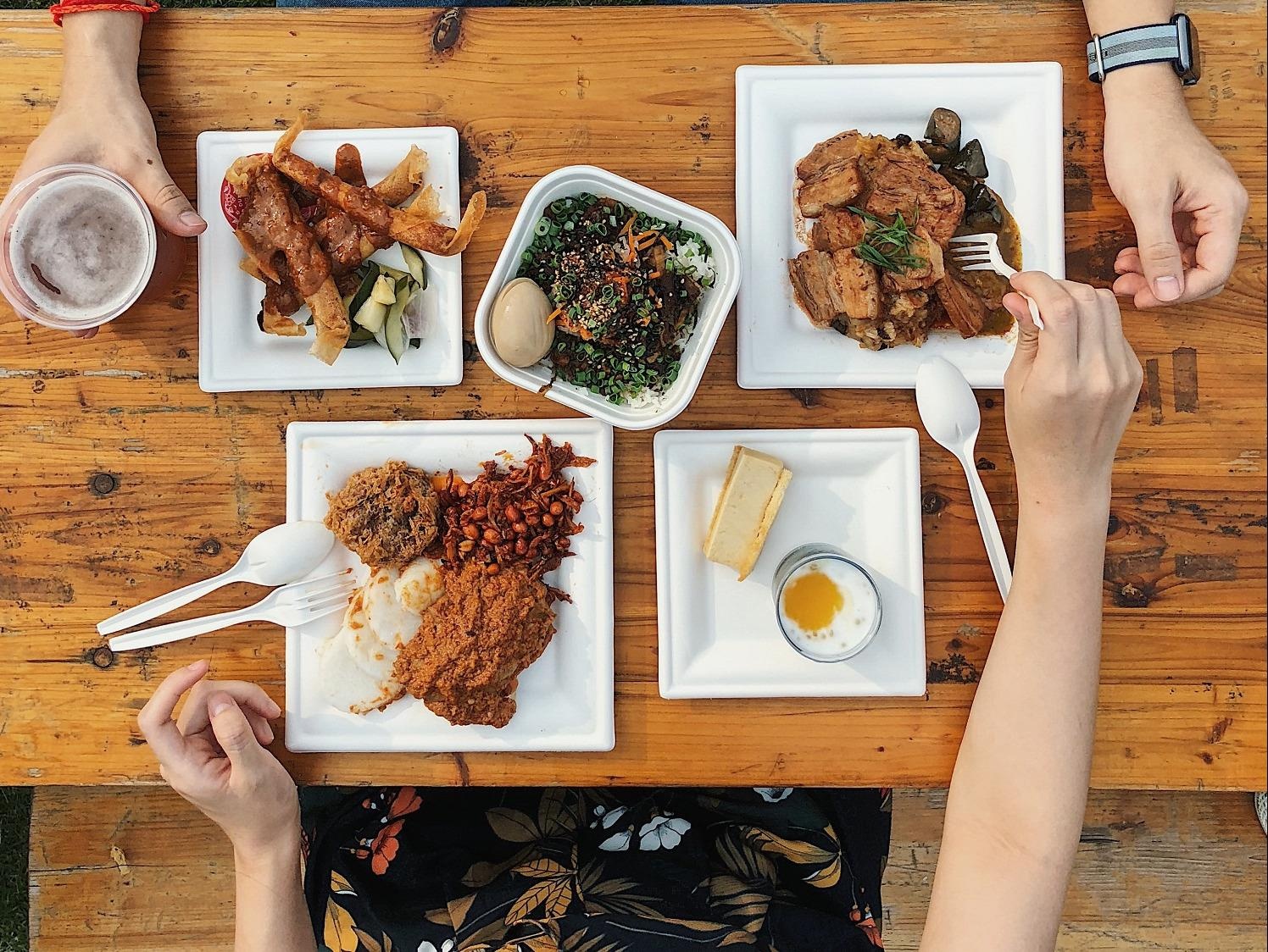 Dao mot vong tour le hoi am thuc Singapore cung hot girl Ha Truc hinh anh