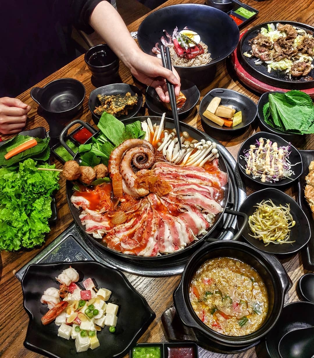 cac quan lau Ha Noi ngay gio mua anh 8