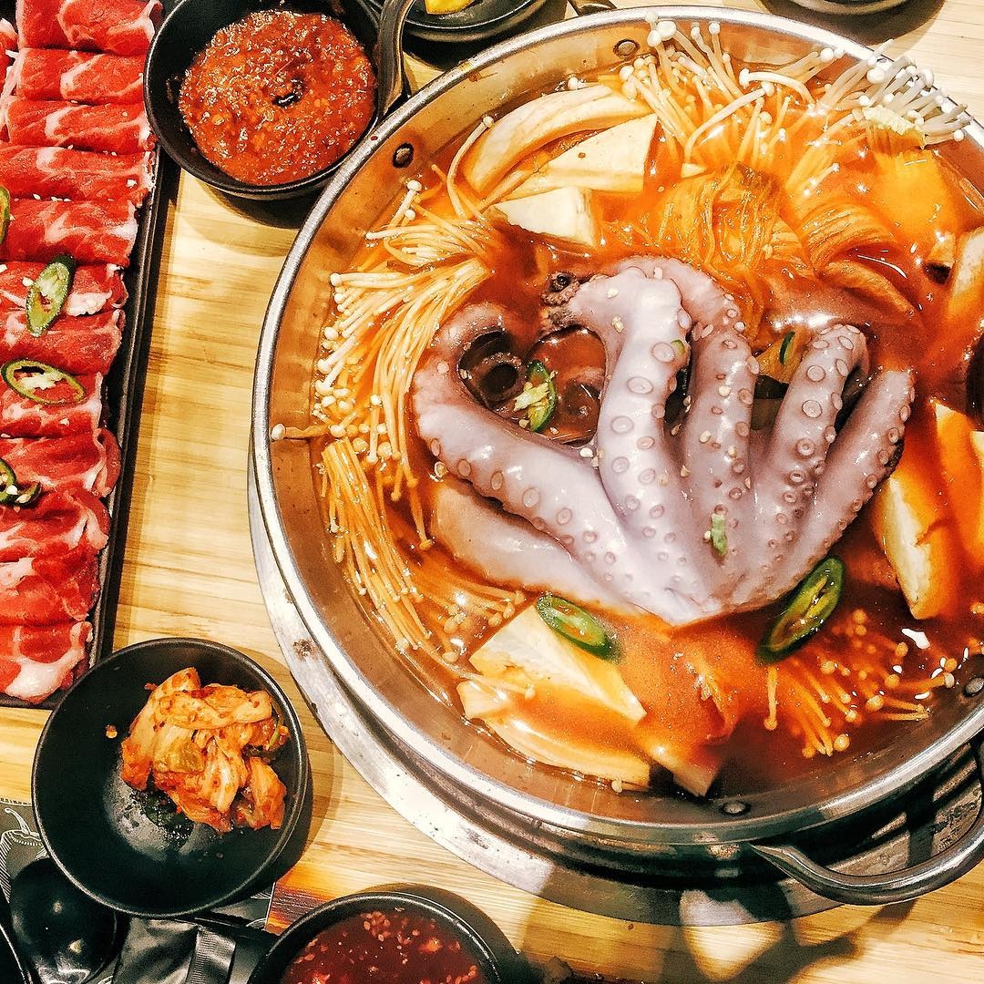 cac quan lau Ha Noi ngay gio mua anh 9