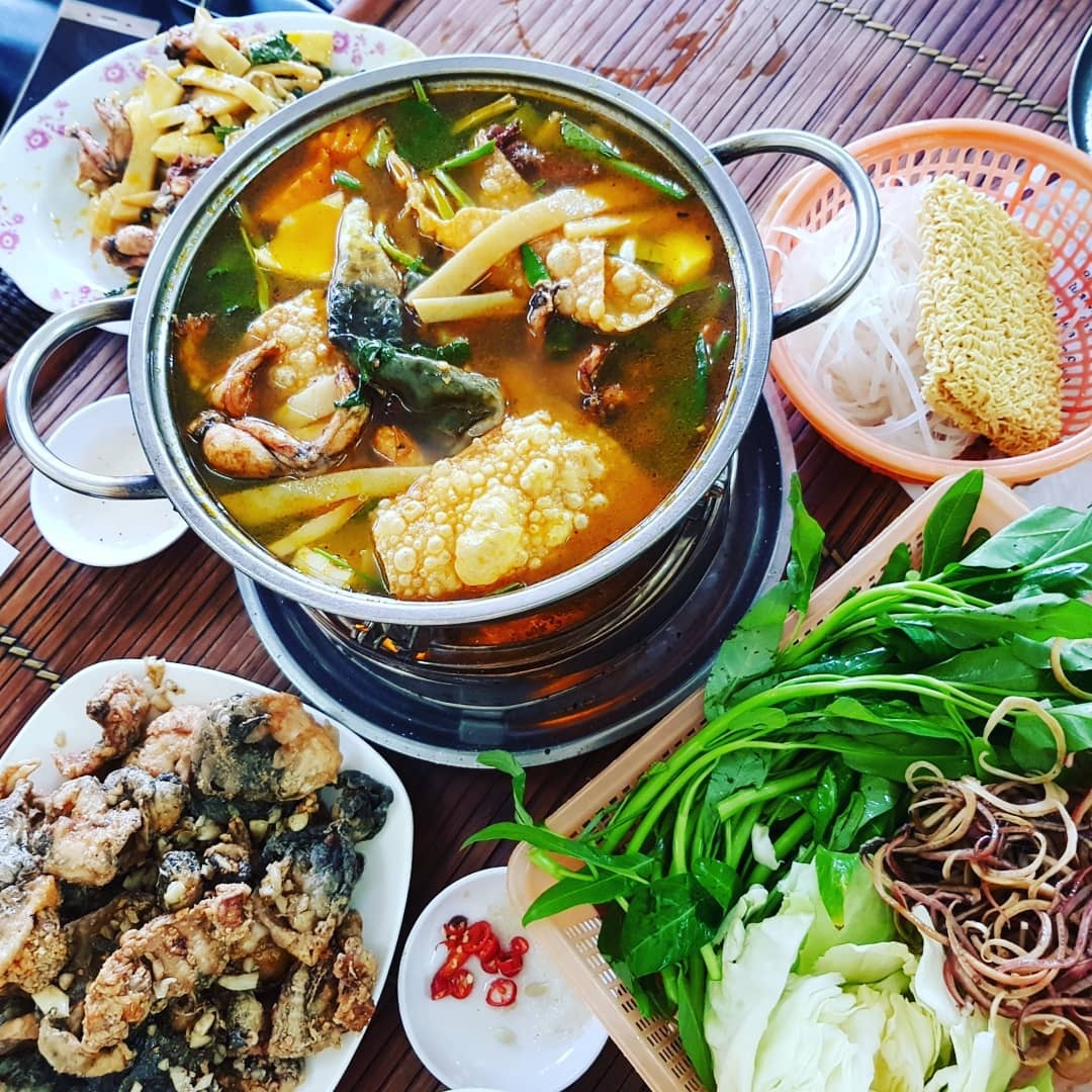 cac quan lau Ha Noi ngay gio mua anh 14